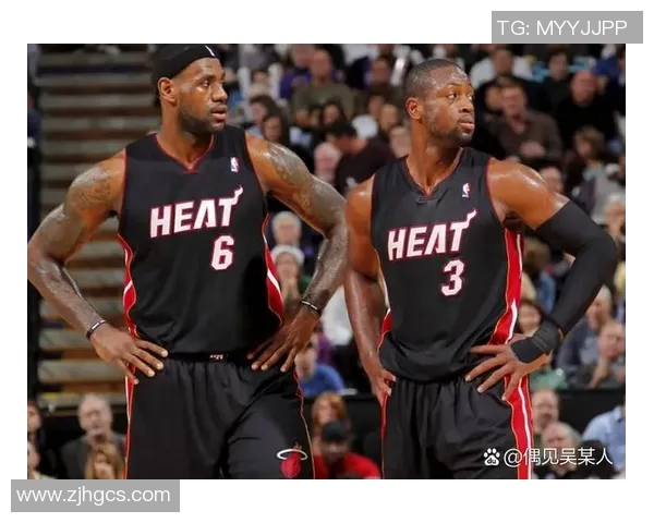 勒布朗与足球巨星同框合影展现体育界的友谊与激情