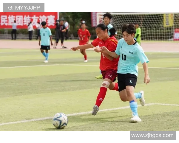 足球明星球员同框合影展现团结与友谊的精彩瞬间