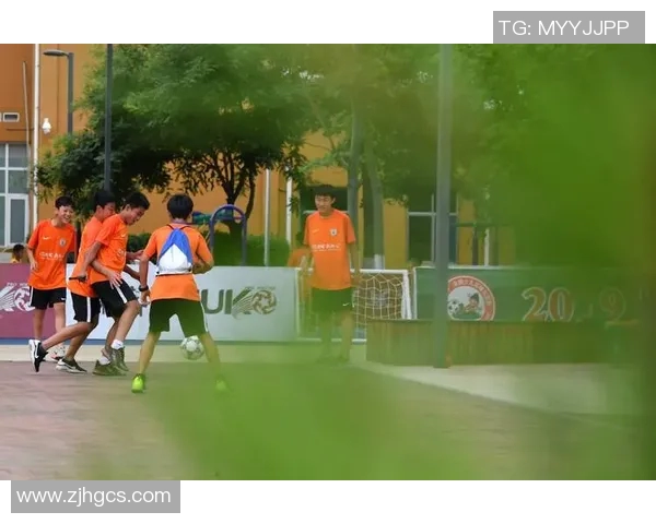 名字拗口却才华横溢的足球明星男孩们的成长故事与梦想追逐